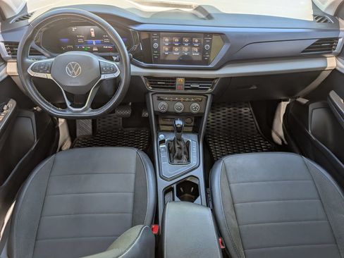 Used 2022 Volkswagen Taos SE w/ Panoramic Sunroof Package FWD image 21
