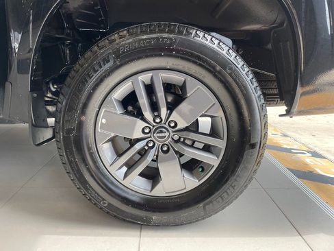 Certified 2025 Nissan Frontier SV RWD image 18