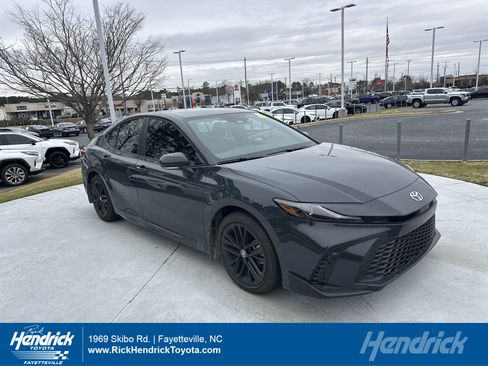 Certified 2026 Toyota Camry SE image 1