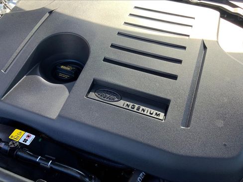 New 2025 Land Rover Discovery Dynamic SE image 17