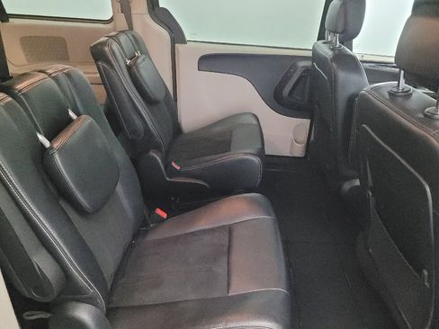 Used 2020 Dodge Grand Caravan SXT image 19