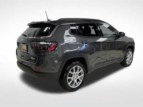 Used 2024 Jeep Compass Latitude image 5