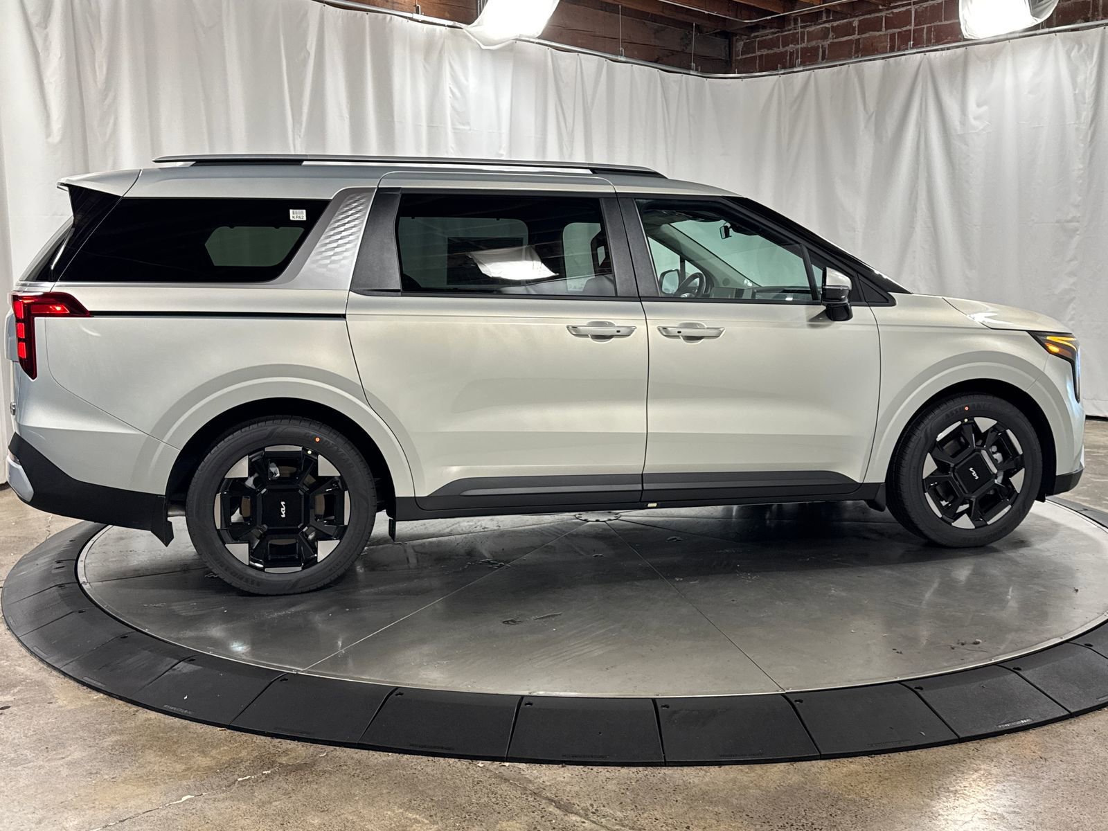 New 2026 Kia Carnival EX FWD image 9