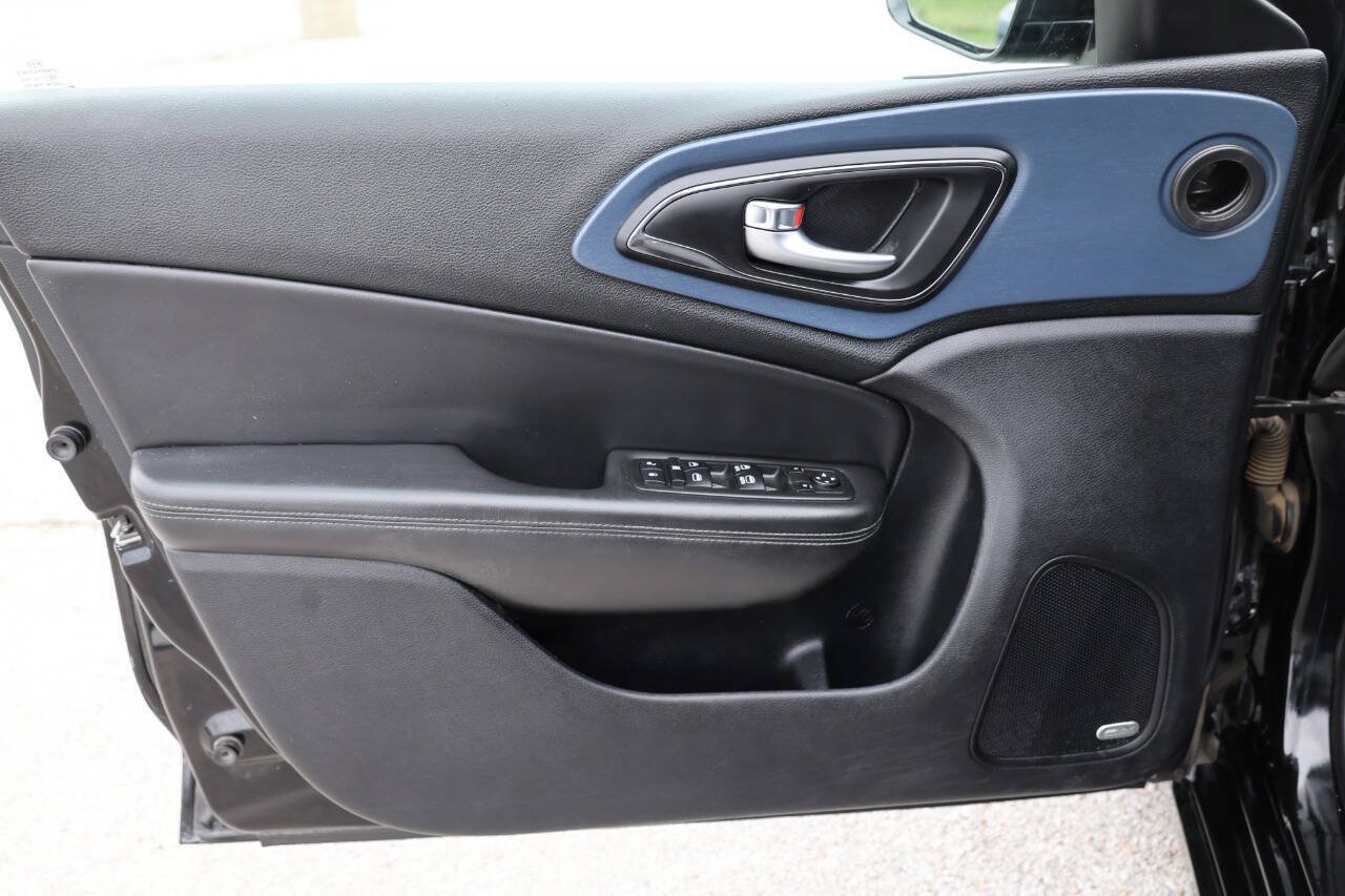 Used 2015 Chrysler 200 S w/ Navigation & Sound Group I FWD image 12