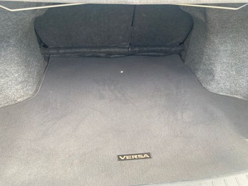 Used 2015 Nissan Versa SV FWD image 11