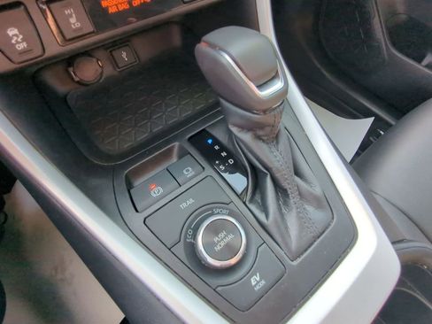 Used 2021 Toyota RAV4 XLE Premium AWD/4WD image 20