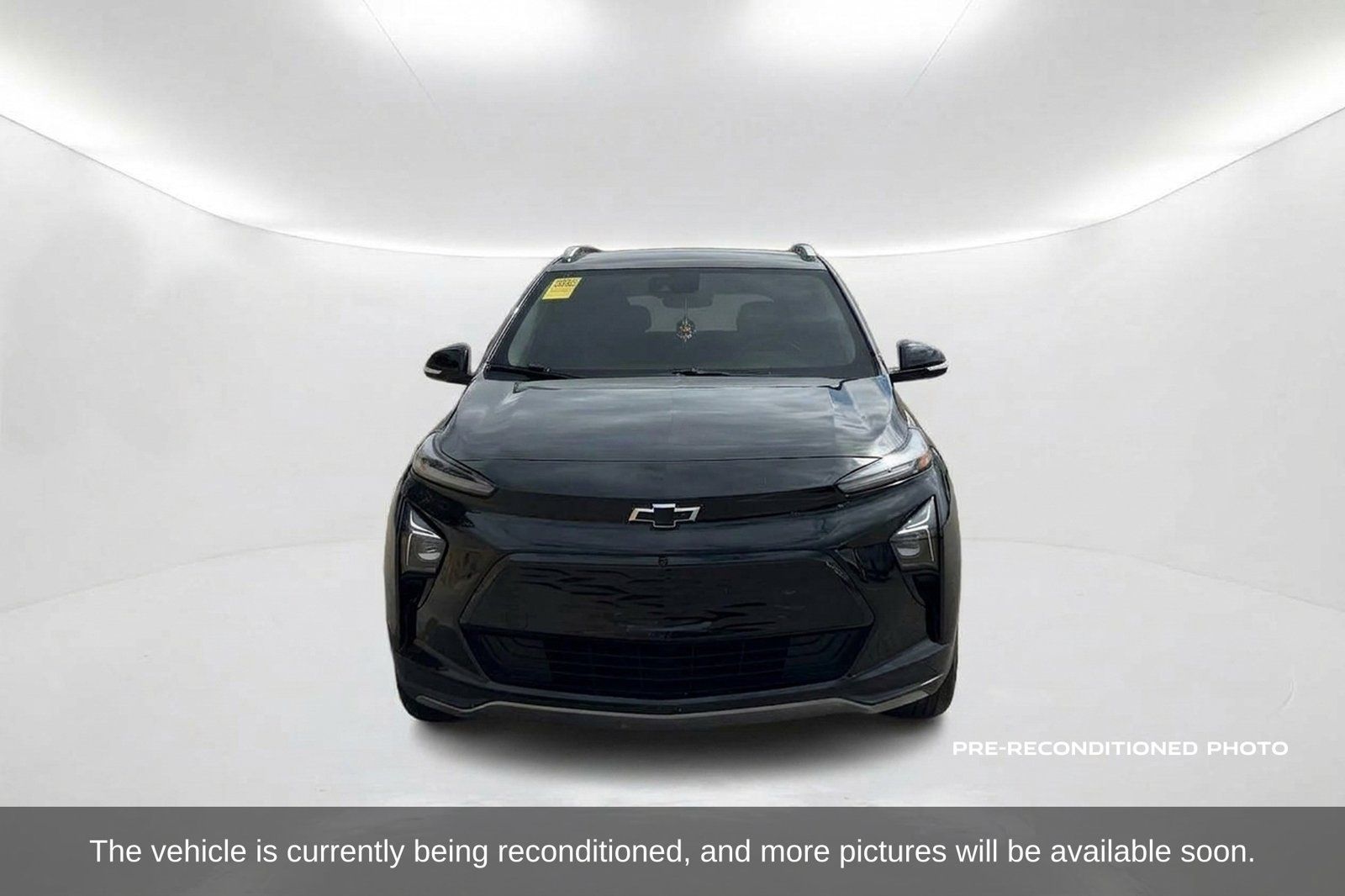 Used 2023 Chevrolet Bolt EUV Premier w/ Redline Edition FWD image 2
