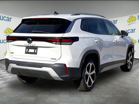 New 2026 Volkswagen Tiguan SE image 7