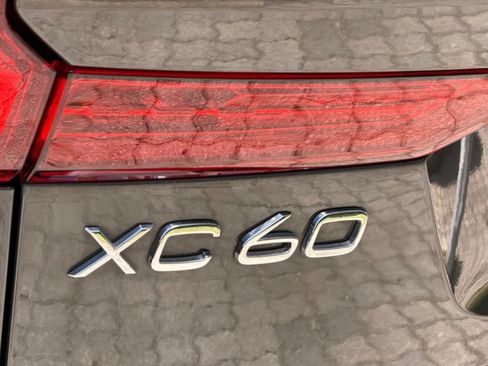 Used 2023 Volvo XC60 B5 Ultimate w/ Protection Package Premier FWD image 10