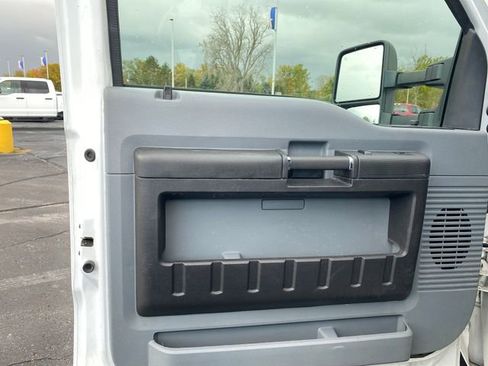 Used 2015 Ford F550 4x4 Regular Cab Super Duty image 14