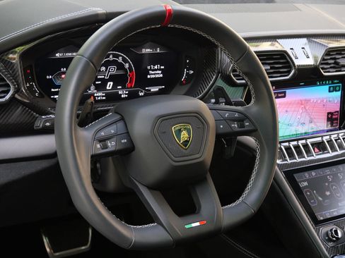 Used 2024 Lamborghini Urus Performante AWD/4WD image 27
