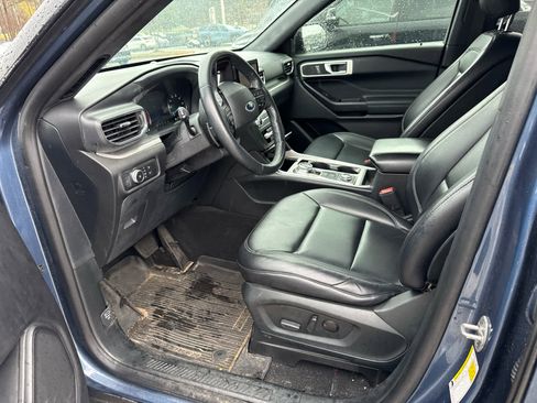 Used 2020 Ford Explorer XLT w/ Equipment Group 202A image 6