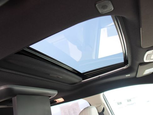 Certified 2025 Toyota Sienna Limited AWD/4WD image 23