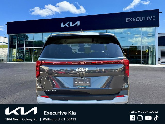 Certified 2026 Kia Carnival FWD image 3