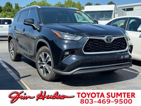 Used 2022 Toyota Highlander XLE FWD image 1