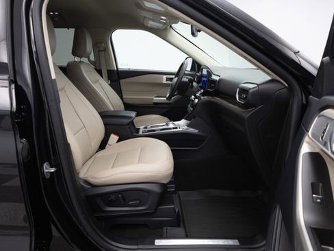 Used 2023 Ford Explorer Limited w/ Equipment Group 301A image 31