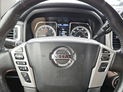 Used 2019 Nissan Titan SV w/ SV Convenience Package image 11