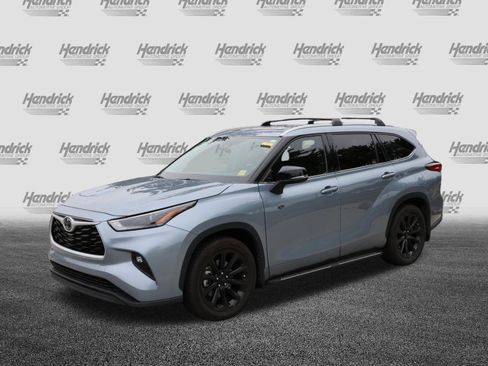 Used 2022 Toyota Highlander XLE FWD image 5