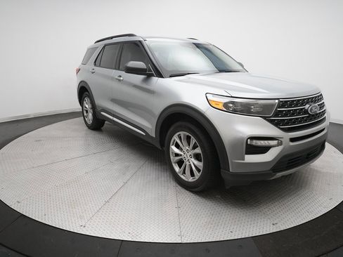 Used 2023 Ford Explorer XLT w/ Equipment Group 202A image 13