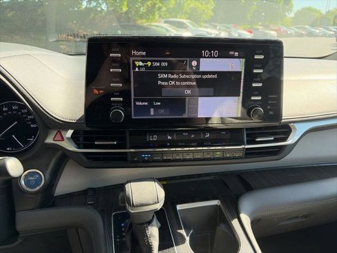 Used 2021 Toyota Sienna Limited FWD image 19