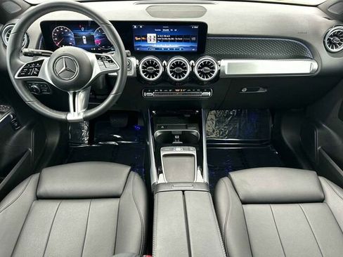 Used 2025 Mercedes-Benz GLB 250 image 17