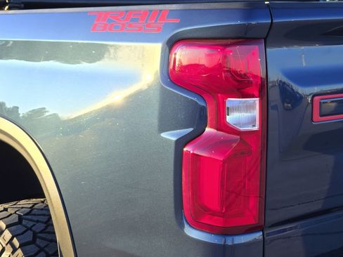 Used 2021 Chevrolet Silverado 1500 LT Trail Boss AWD/4WD image 6