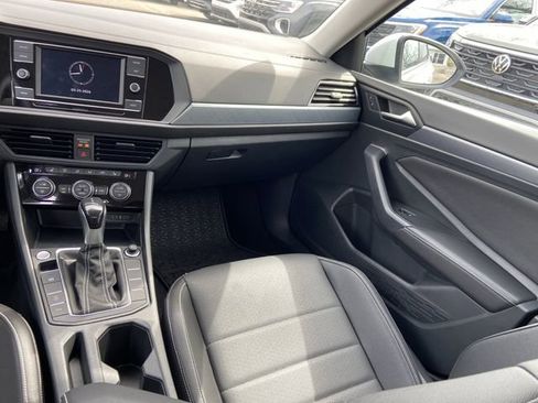 Used 2023 Volkswagen Jetta SE image 14