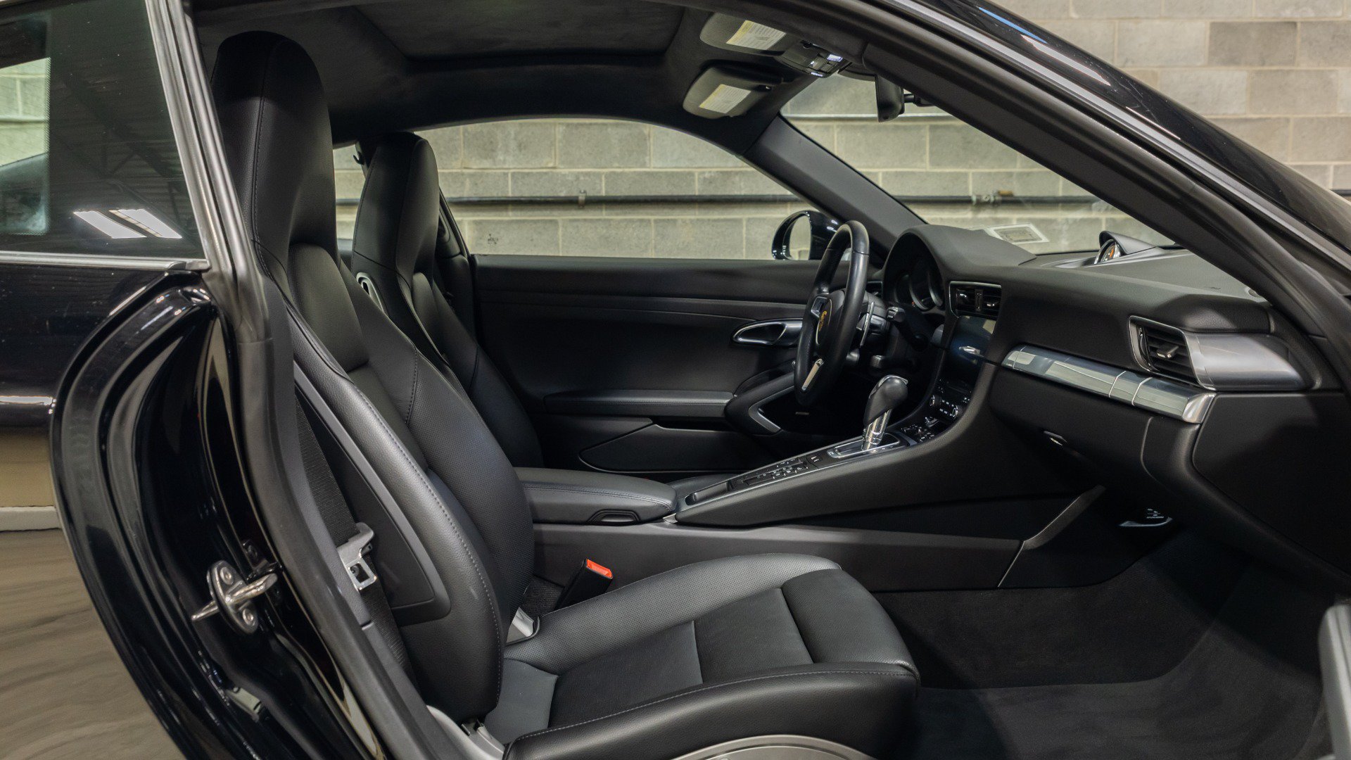 Used 2018 Porsche 911 Carrera RWD image 47