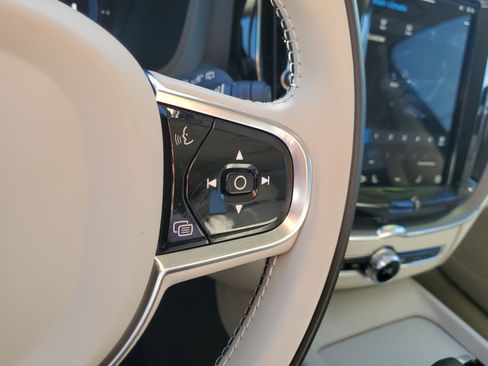 Used 2024 Volvo XC60 B5 Core image 24