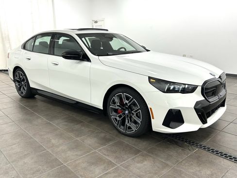 Used 2025 BMW i5 M60 w/ Premium Package image 6