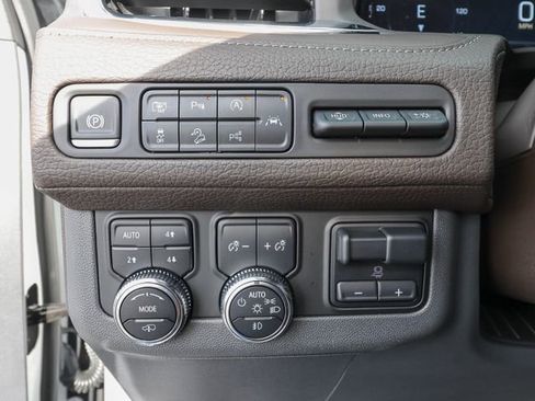 Used 2024 GMC Yukon XL Denali w/ Advanced Technology Package AWD/4WD image 23