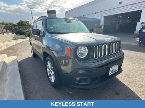 Used 2016 Jeep Renegade Latitude FWD image 2