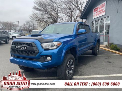 Used 2017 Toyota Tacoma TRD Sport AWD/4WD image 1
