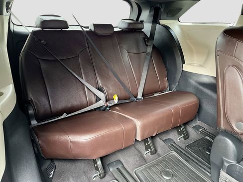 Used 2024 Toyota Sienna Platinum AWD/4WD image 30