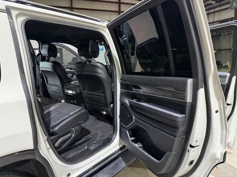 Used 2022 Jeep Wagoneer Series III RWD image 21