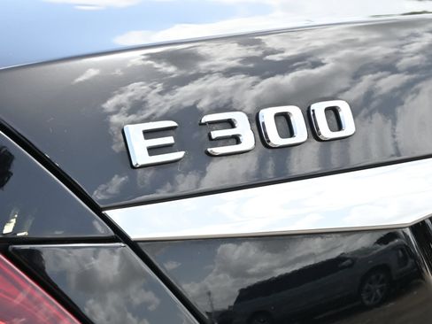 Used 2017 Mercedes-Benz E 300 image 22