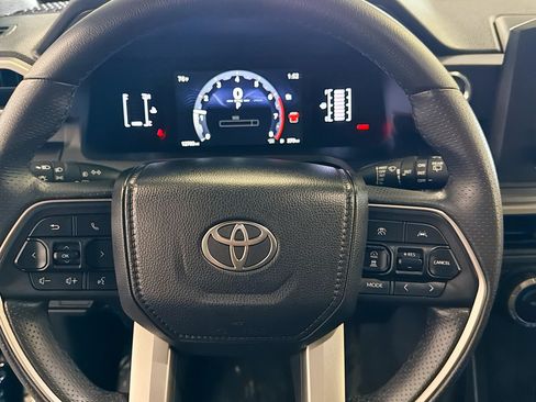 Used 2026 Toyota 4Runner SR5 AWD/4WD image 17