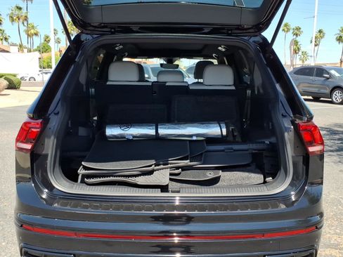 Certified 2023 Volkswagen Tiguan SE R-Line image 17
