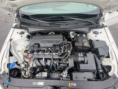 Used 2024 Hyundai Elantra SEL image 9