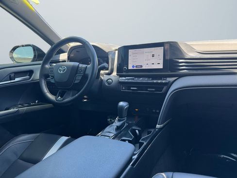 Used 2025 Toyota Camry SE FWD image 14