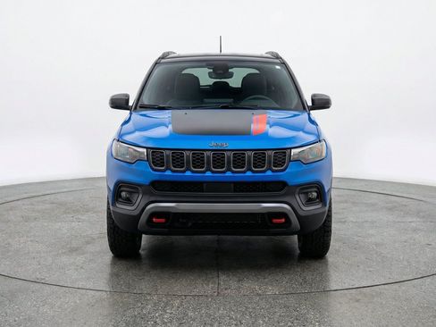 Used 2025 Jeep Compass Trailhawk AWD/4WD image 2