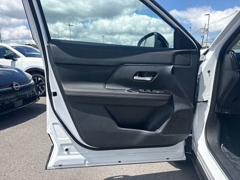 New 2026 Nissan Kicks SR w/ SR Premium Package AWD/4WD image 12