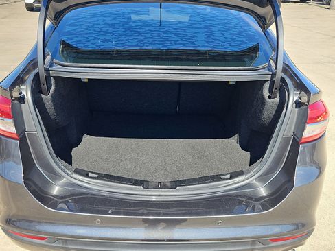 Used 2018 Ford Fusion SE w/ Fusion SE Technology Package image 27