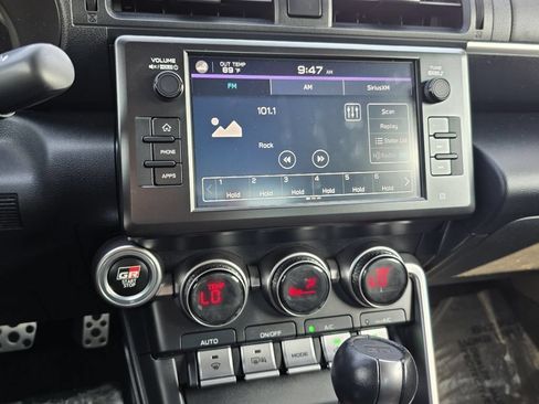 Used 2022 Toyota GR86 Premium RWD image 4