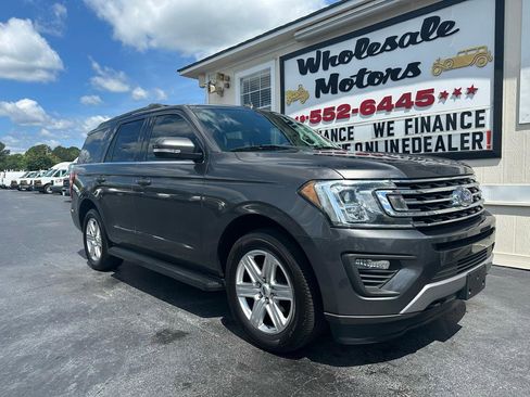 Used 2018 Ford Expedition XLT w/ Equipment Group 202A AWD/4WD image 6