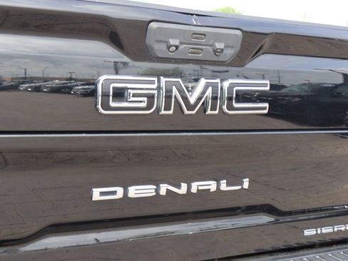 Used 2021 GMC Sierra 2500 Denali w/ Denali Black Diamond Edition image 11
