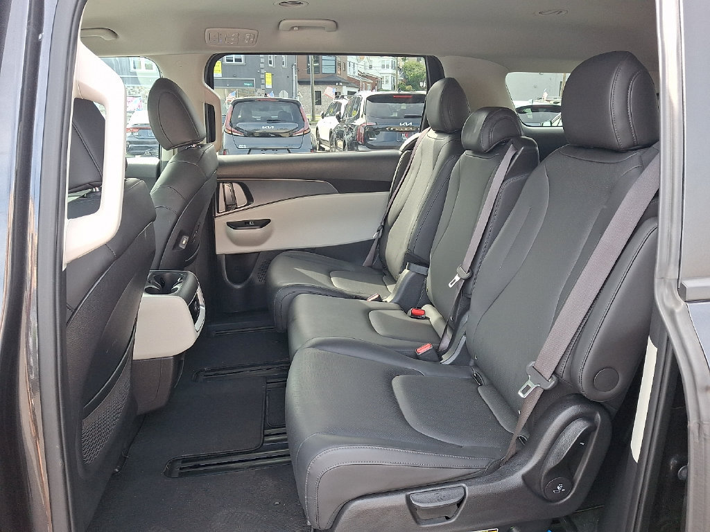 Used 2024 Kia Carnival LX FWD image 10