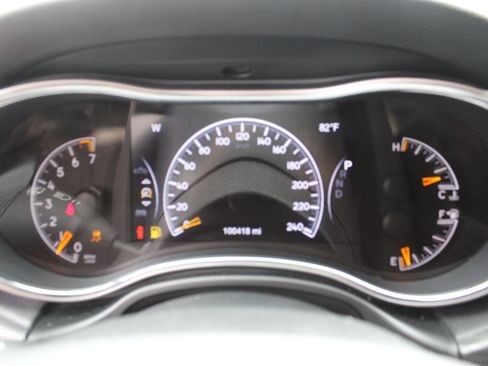 Used 2019 Jeep Grand Cherokee Limited AWD/4WD image 18