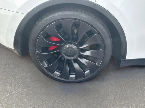 Used 2022 Tesla Model Y Performance AWD/4WD image 29