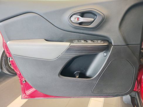 Used 2014 Jeep Cherokee Limited image 27